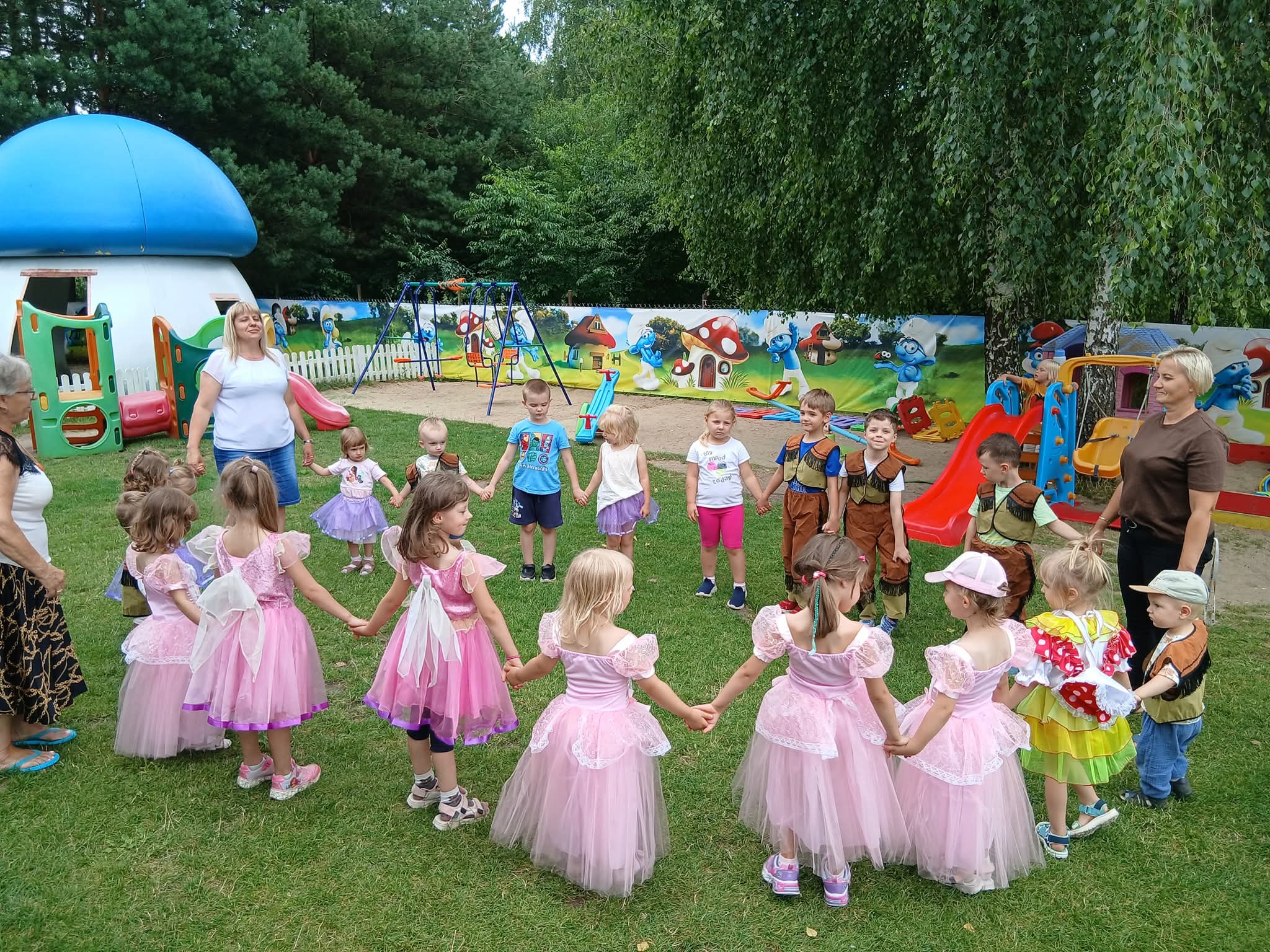 Wiosenny piknik w ogrodzie